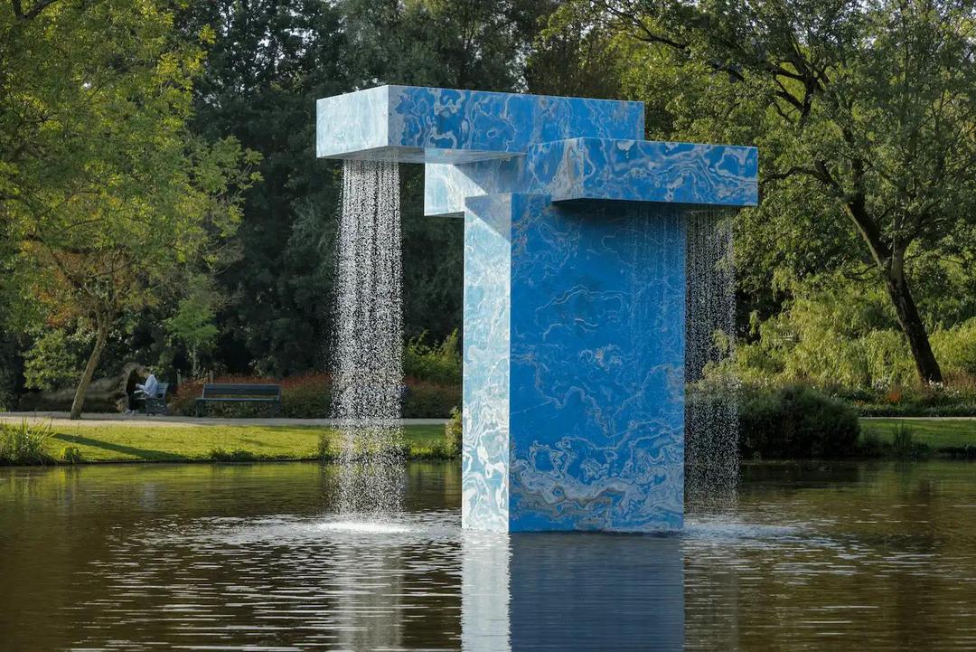 SABINE MARCELIS' ONYX FOUNTAIN TRANSFORMS VONDELPARK IN AMSTERDAM