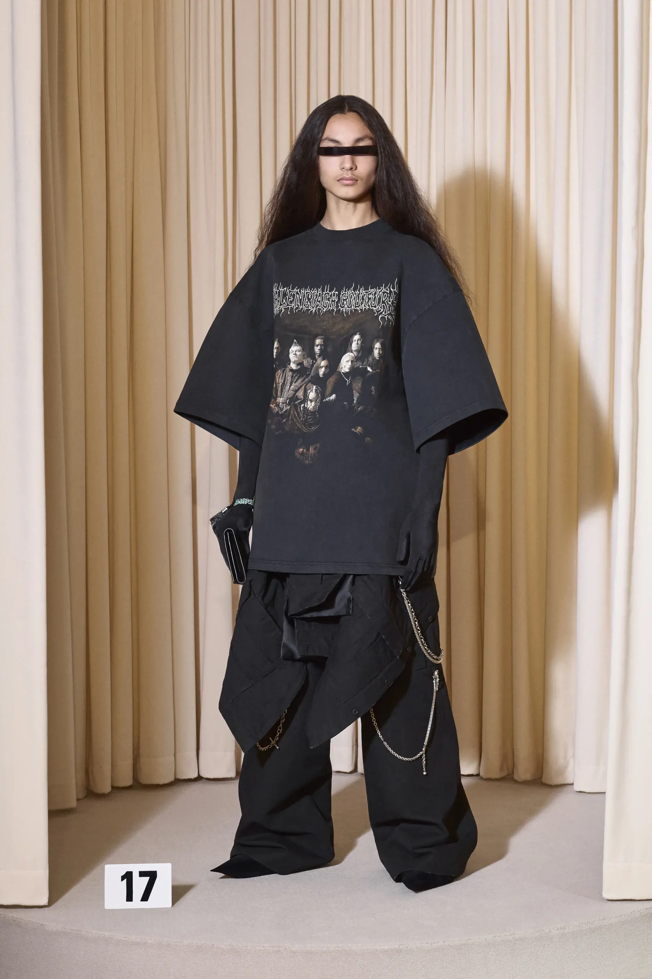 Courtesy of Balenciaga/Vogue Runway (image 5 of 7)