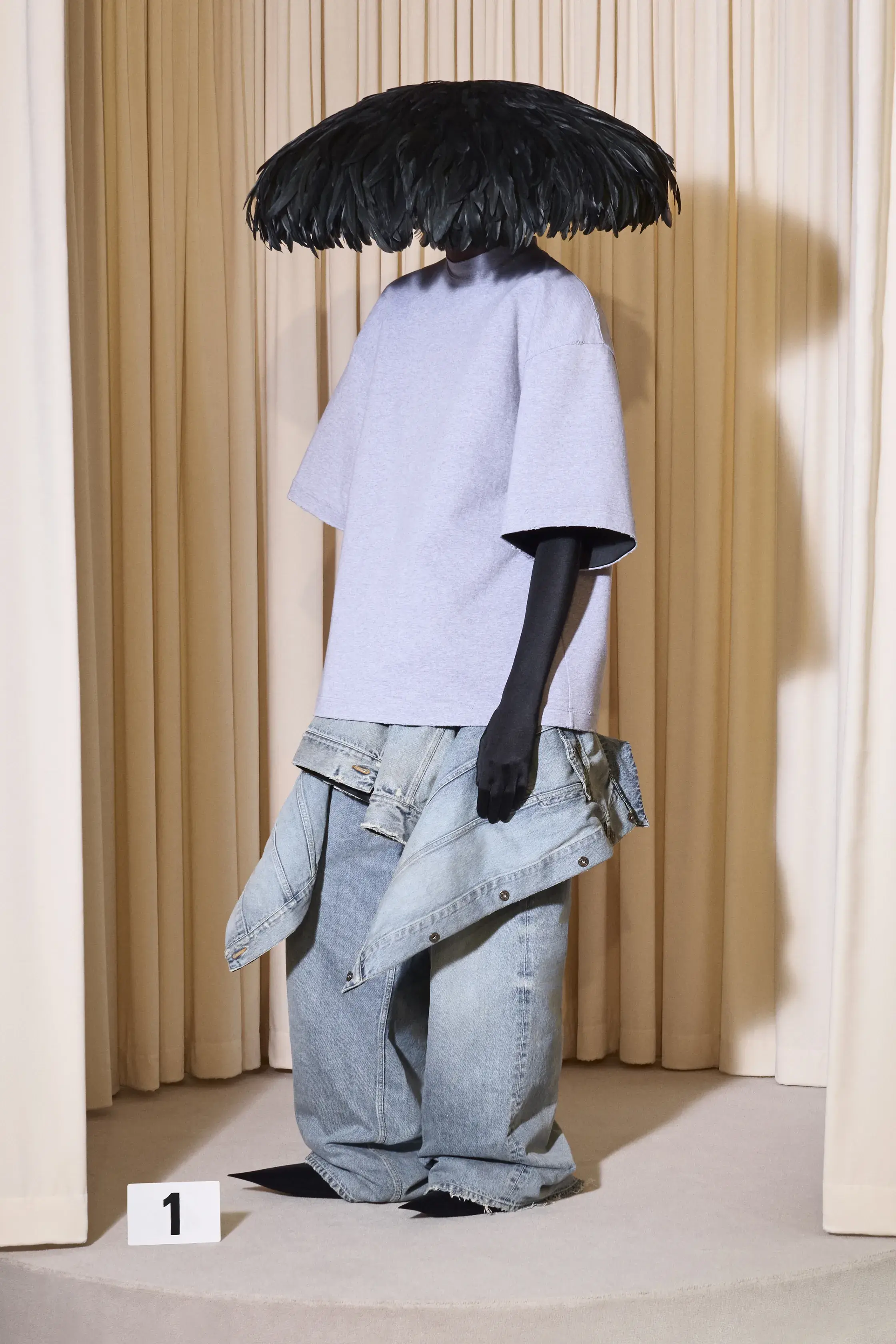 Courtesy of Balenciaga/Vogue Runway (image 6 of 7)