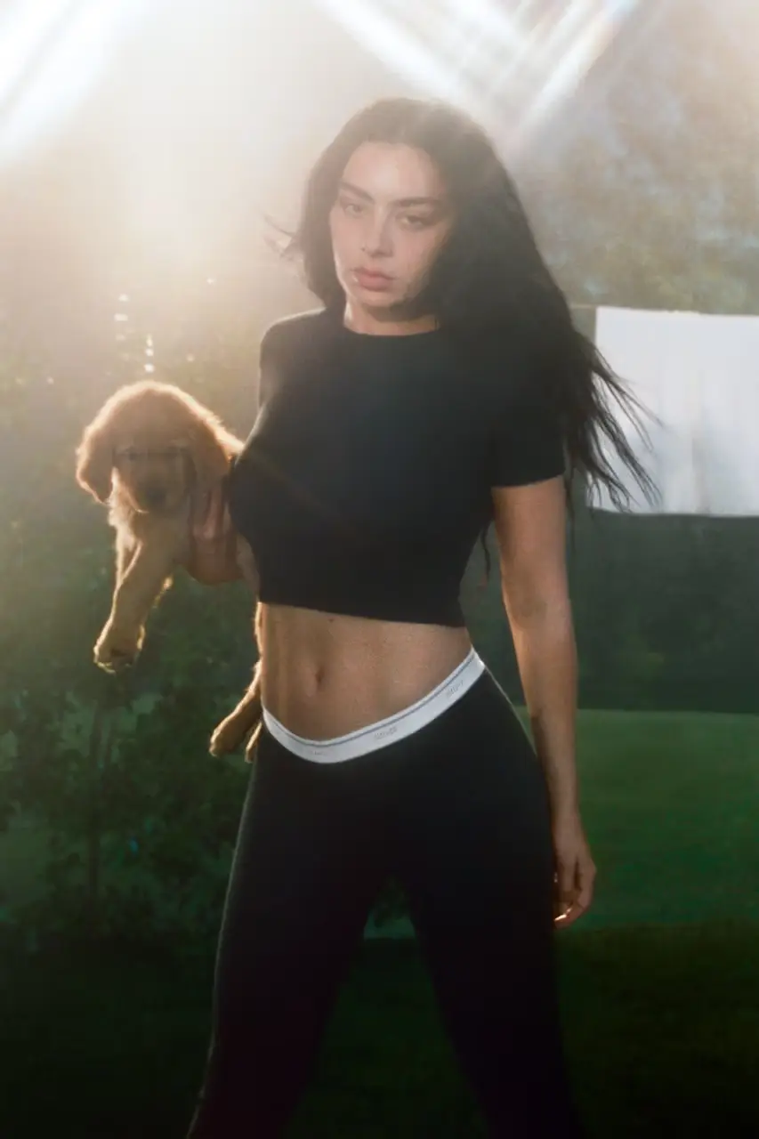 CHARLI XCX STARS IN SKIMS’ LATEST CAMPAIGN CHARLI XCX STARS IN SKIMS’ LATEST CAMPAIGN (image 6 of 6)