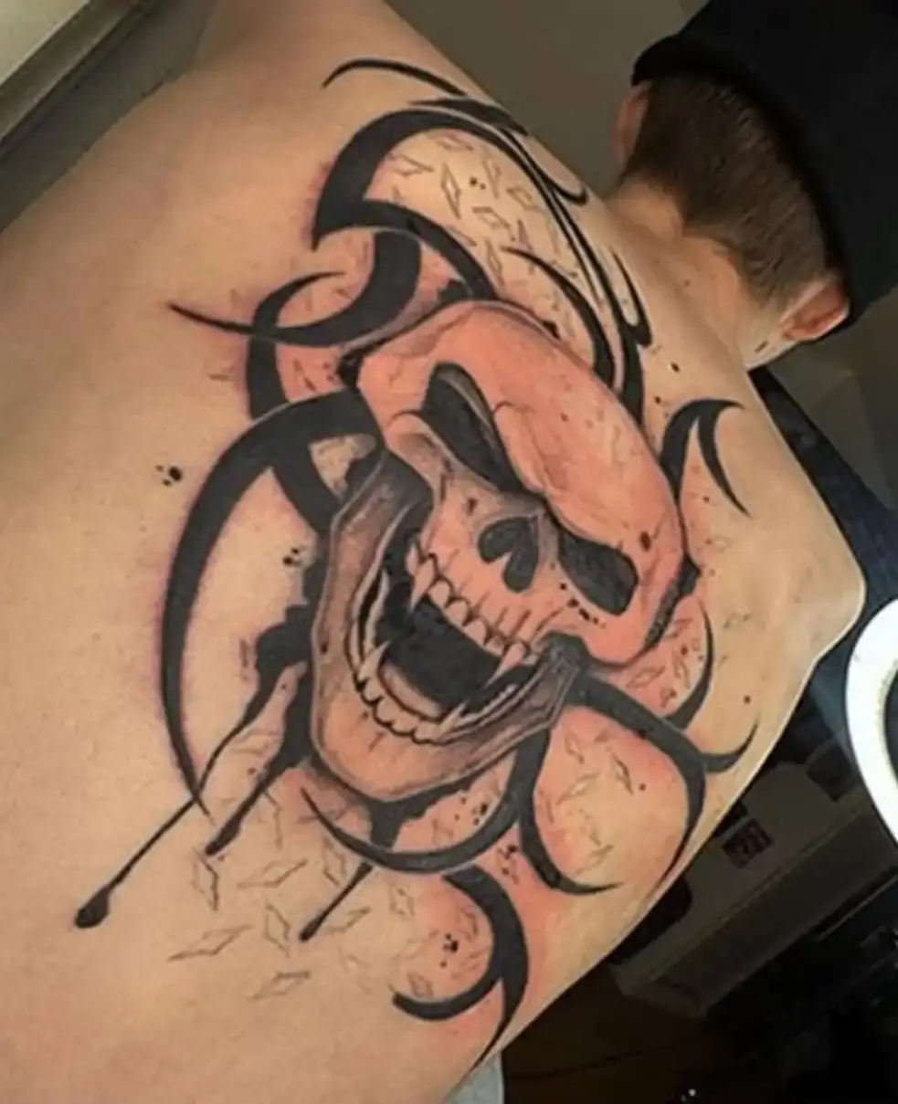 David Enth Article about David Enth, an LA tattoo artist known for large-scale futuristic tattoos and Y2K-inspired designs, who transitioned from medical studies to full-time tattooing. (image 15 of 17)