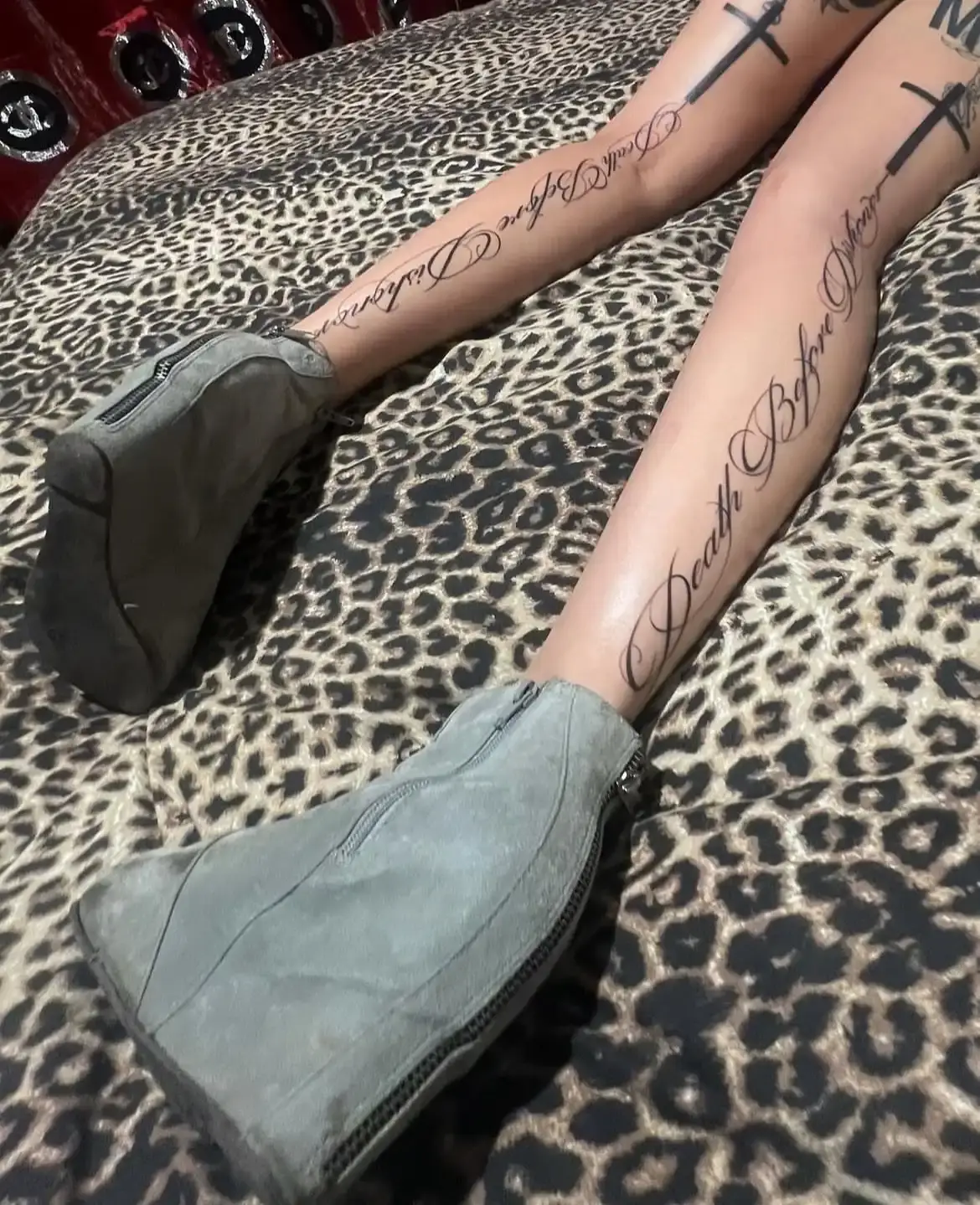 David Enth Article about David Enth, an LA tattoo artist known for large-scale futuristic tattoos and Y2K-inspired designs, who transitioned from medical studies to full-time tattooing.