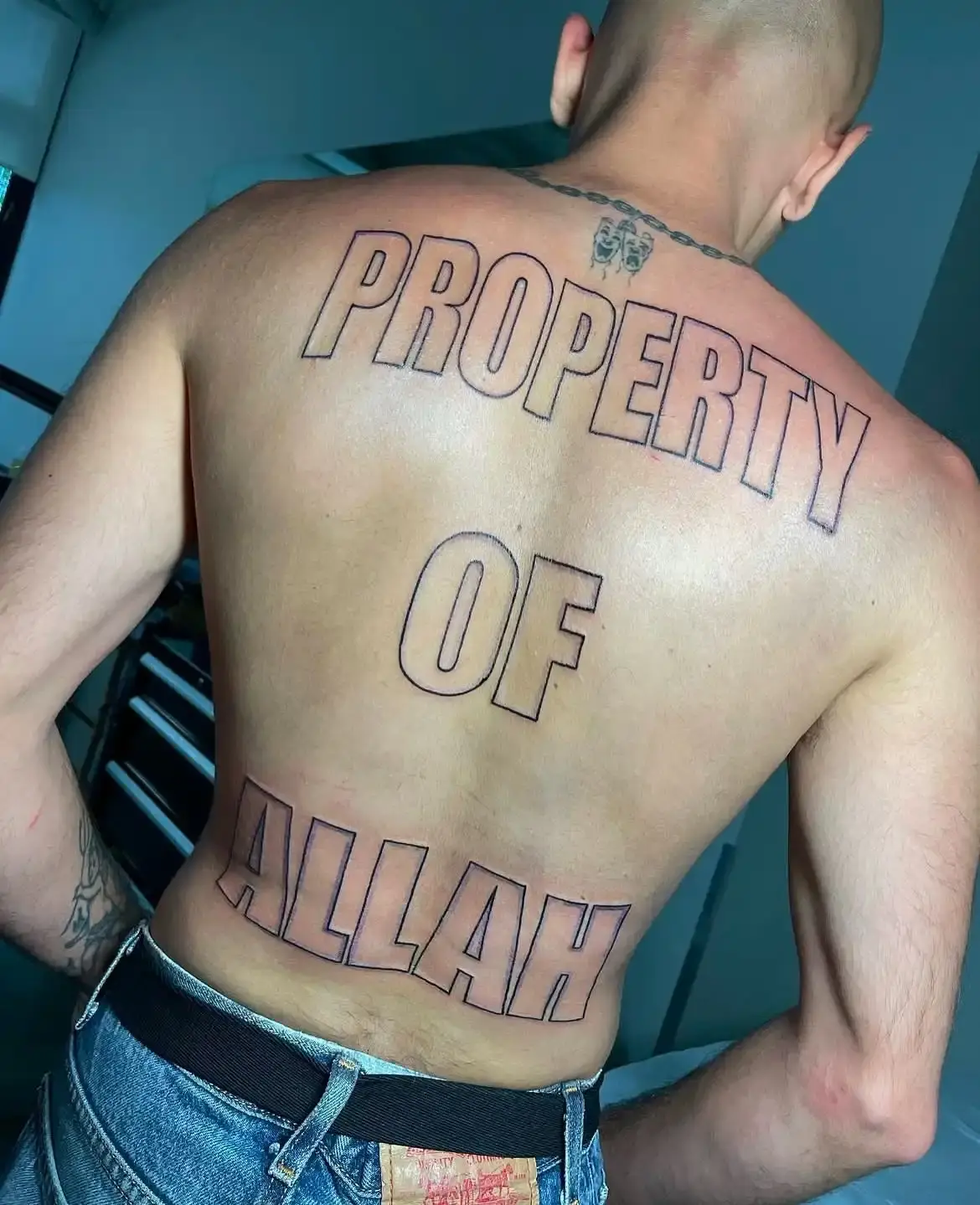 David Enth Article about David Enth, an LA tattoo artist known for large-scale futuristic tattoos and Y2K-inspired designs, who transitioned from medical studies to full-time tattooing. (image 17 of 17)
