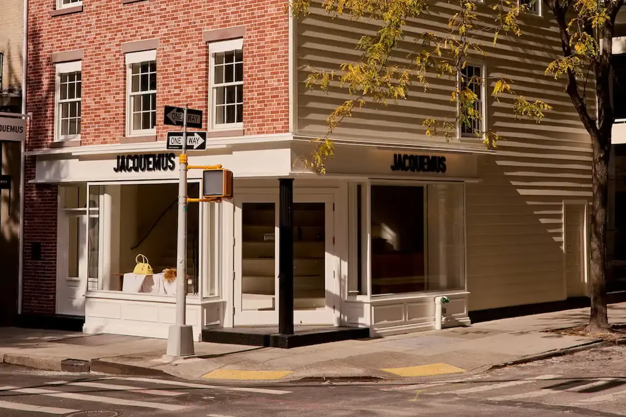 Jacquemus opens first US store in New York's SoHo. The boutique, located in a 19th-century townhouse, features a minimalist design with Parisian and Provincial influences. Interior highlights include light wood, white stucco, French-inspired tiling, and custom iron fixtures. The two-floor space showcases Jacquemus fashion alongside curated furniture and artwork.