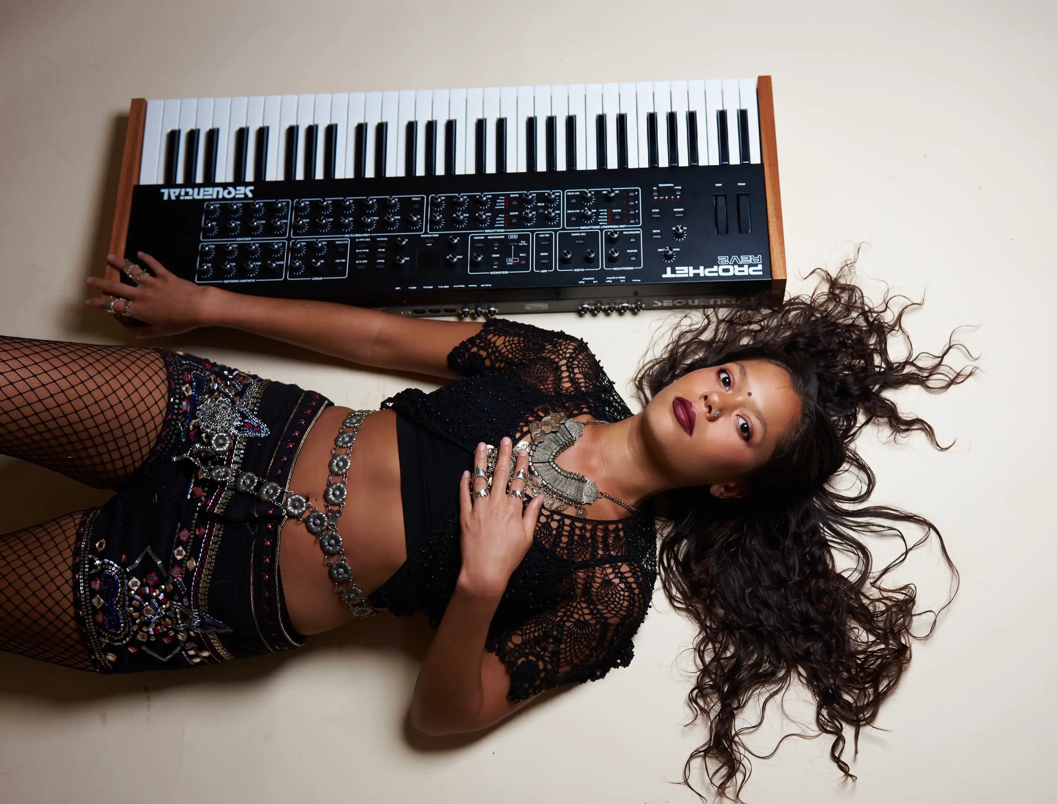 TARA LILY'S "SPEAK IN THE DARK" REDEFINES JAZZ FOR A NEW GENERATION (image 5 of 5)